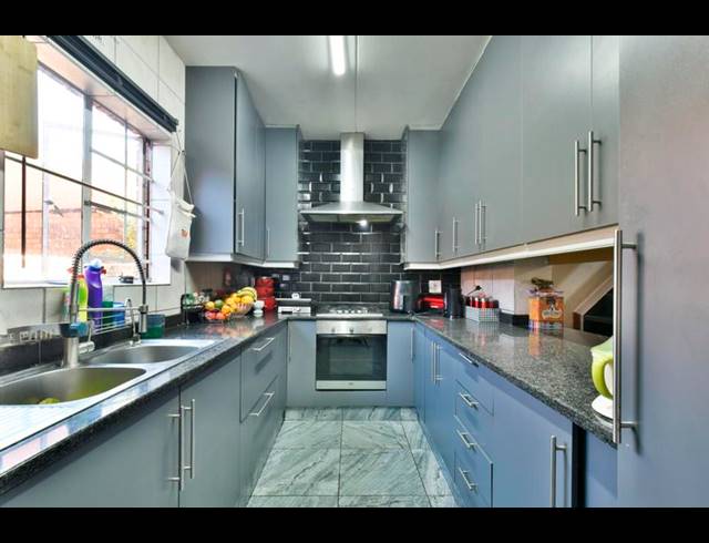 4 BEDROOM TOWNHOUSE FOR SALE IN WELTEVREDEN PARK